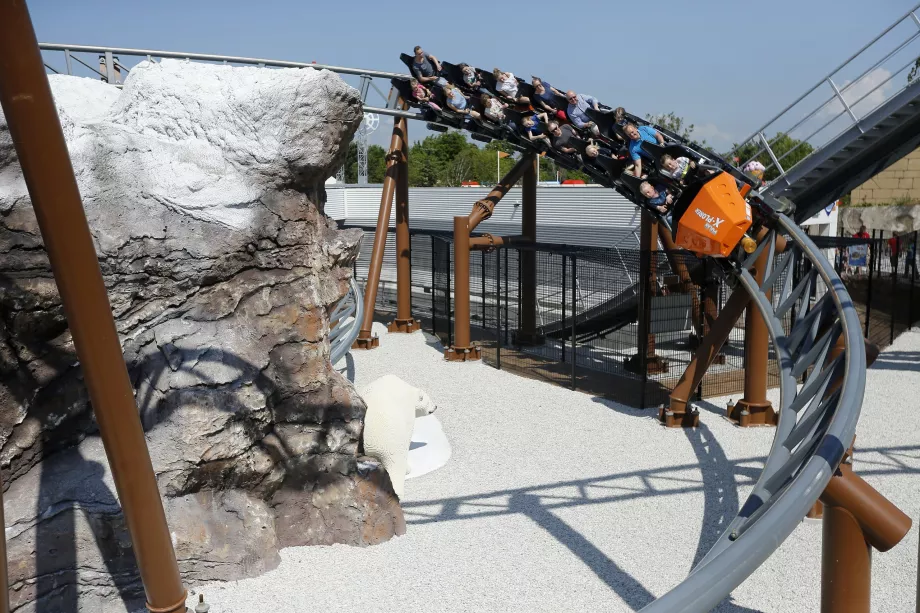 Polar-X berg-och dalbana Legoland