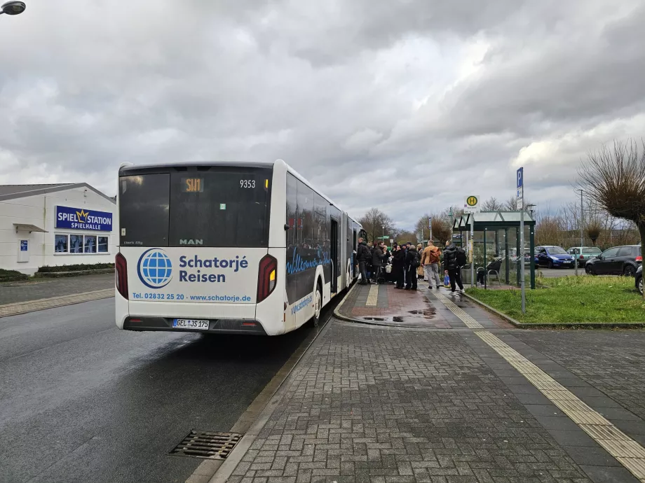Flygplatsbusshållplats, Weeze station