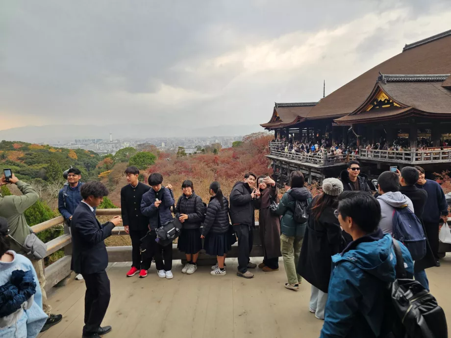 Kiyomizu-dera, ett prospekt med folkmassor