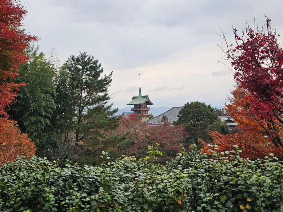 Utsikt från trädgården vid Kodai-ji Temple