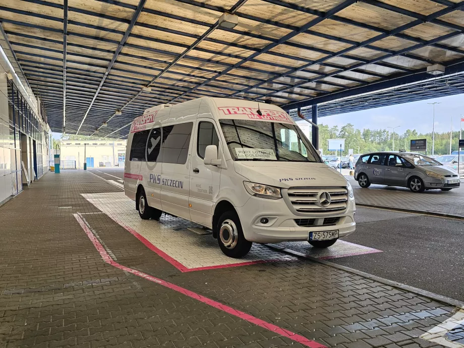Minibuss på Szczecin Airport