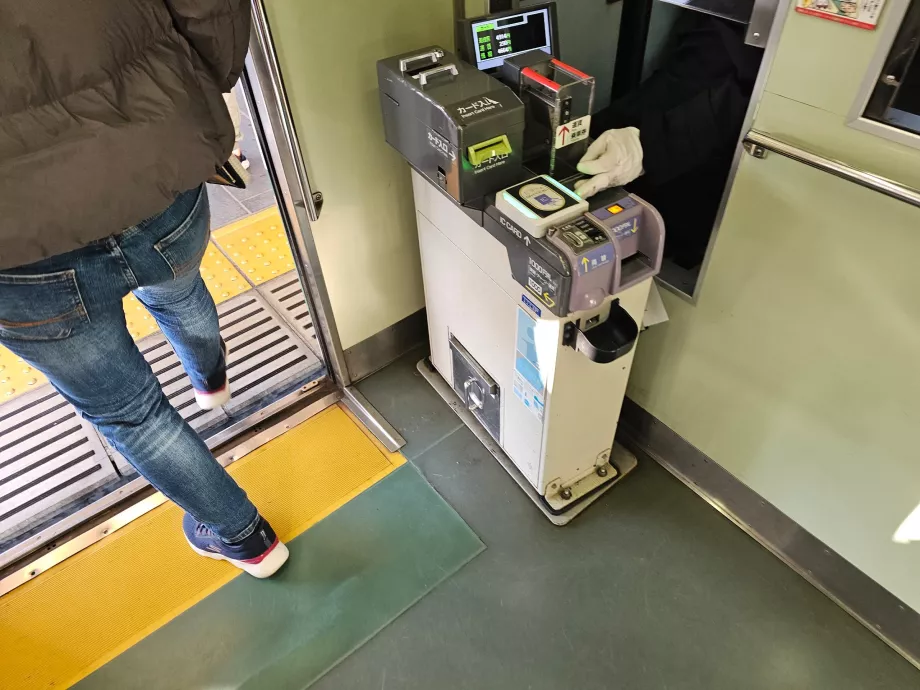 Betala spårvagnsavgiften när du kliver av spårvagnen