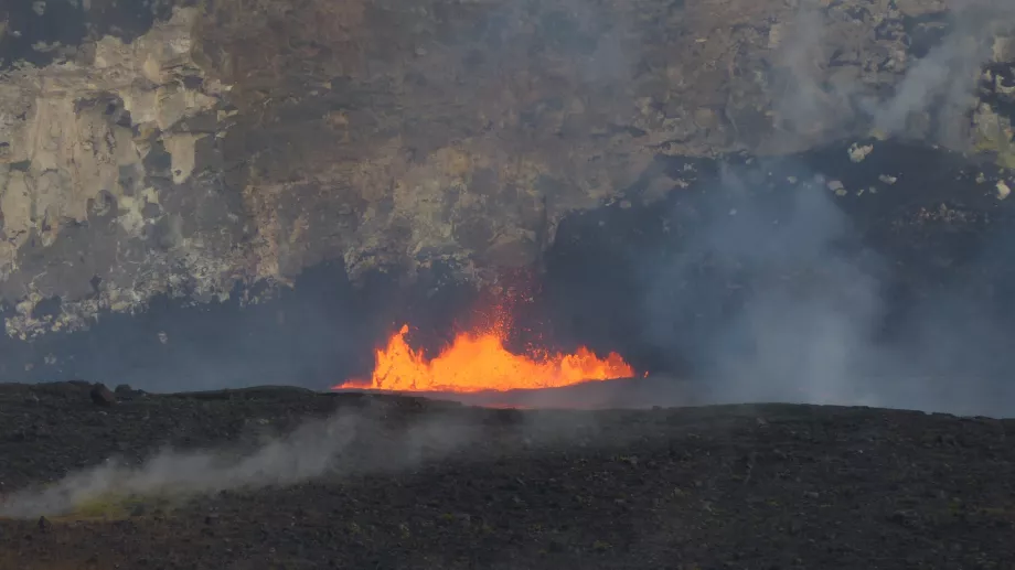 Detalj av bubblande lava från utsiktspunkten