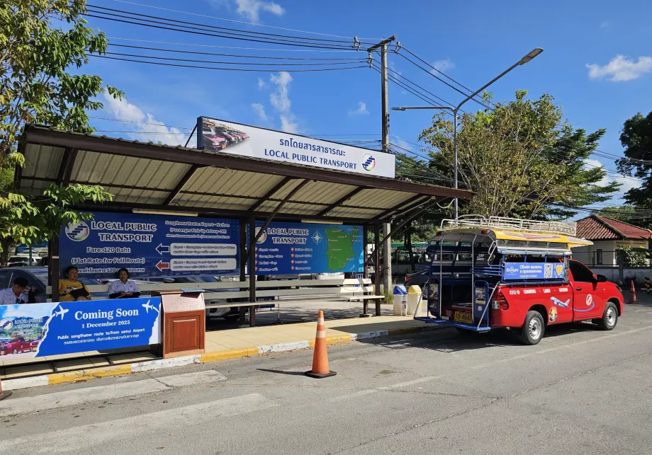 Kollektivtrafik, songthawe stannar utanför ankomstterminalen