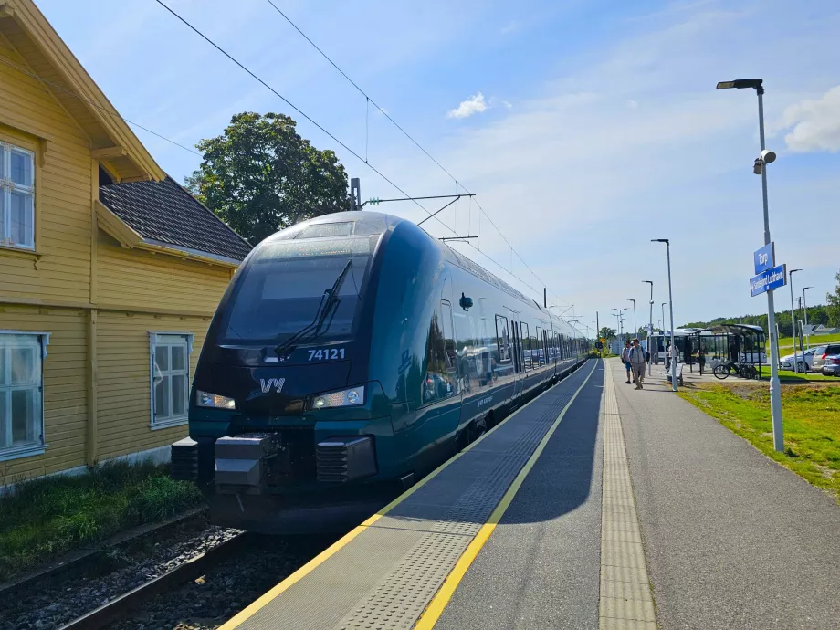 Tåg på Torp station