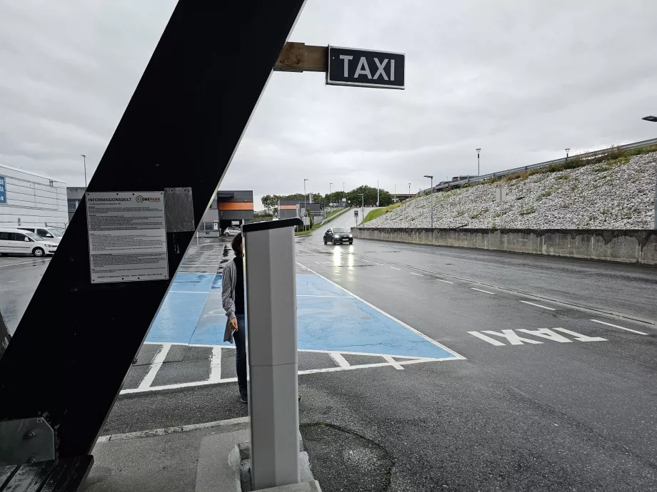 Taxistation, Molde flygplats