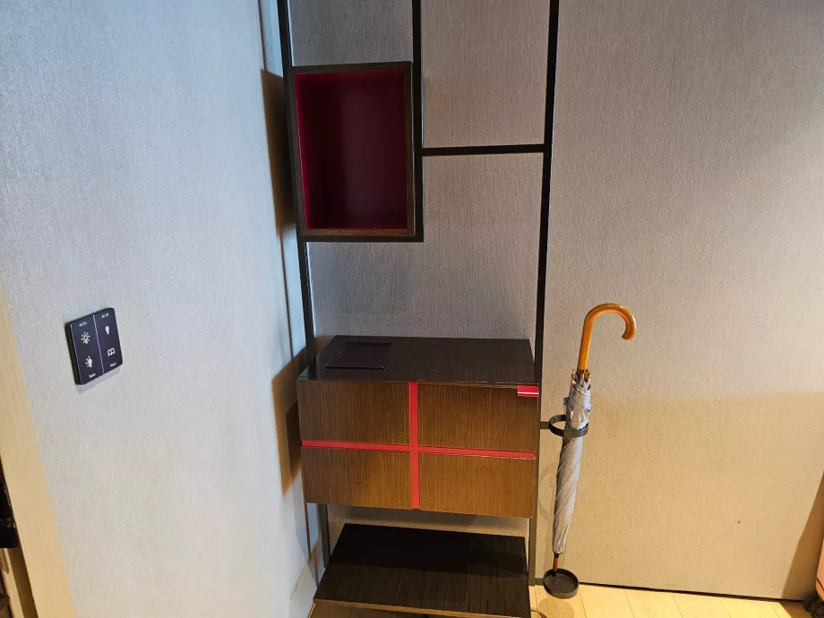 Förvaringsfack och paraply