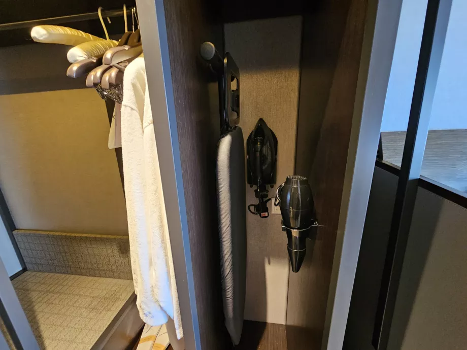 Strykbräda och hårtork