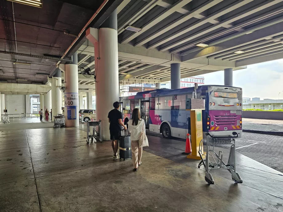 Hållplats för skyttelbuss vid Terminal 2