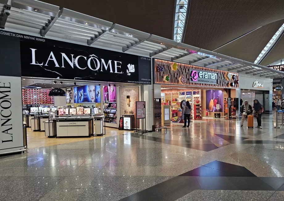 Butiker i det allmänna området i Terminal 1