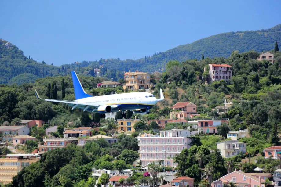Inflygning till Korfu flygplats