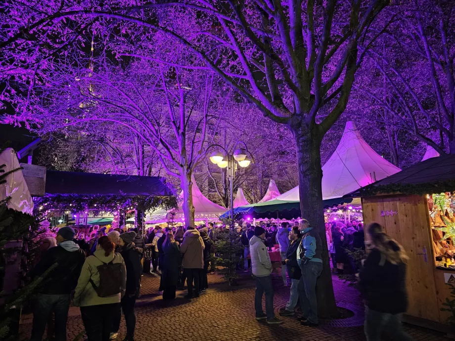Julmarknad Weiße-Lilie-Brunnen