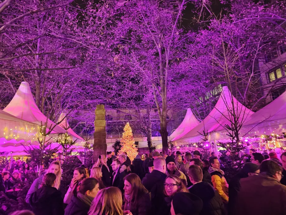 Julmarknad Weiße-Lilie-Brunnen