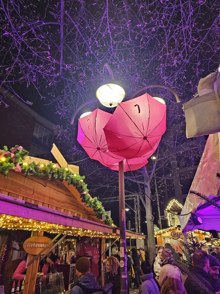 Julmarknad Weiße-Lilie-Brunnen