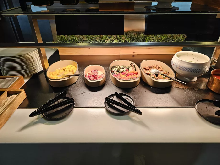 Buffé - varm frukost erbjuds