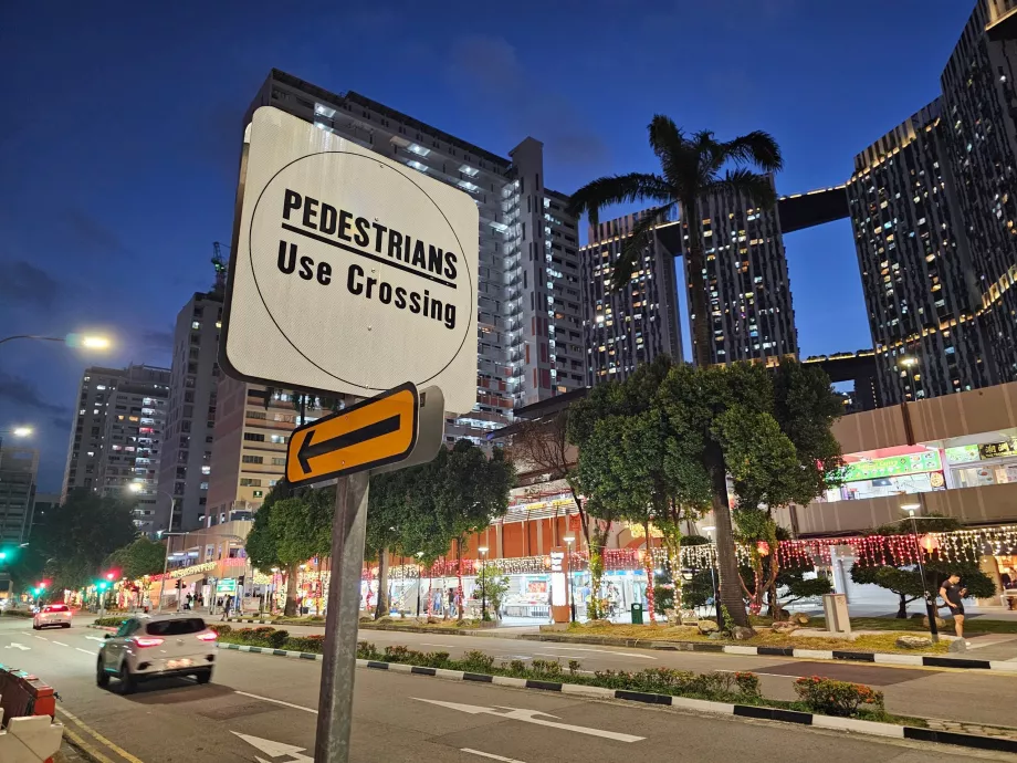 Informationsskylt för fotgängare