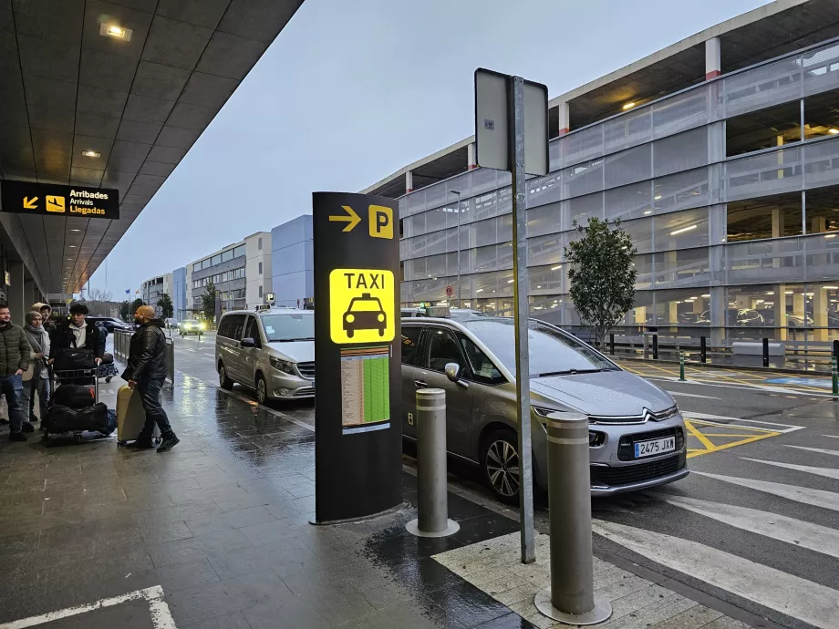 Taxistation utanför Girona flygplats