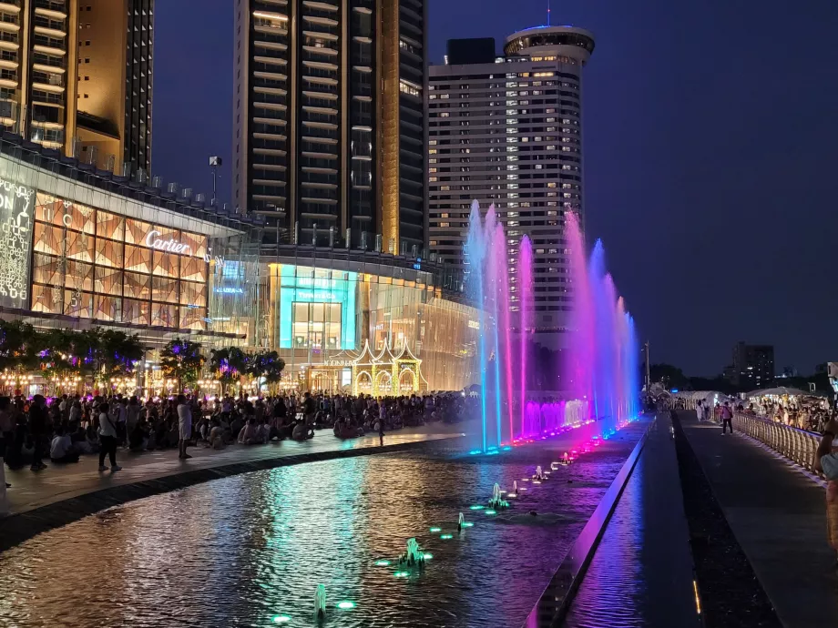 Fontän vid Iconsiam