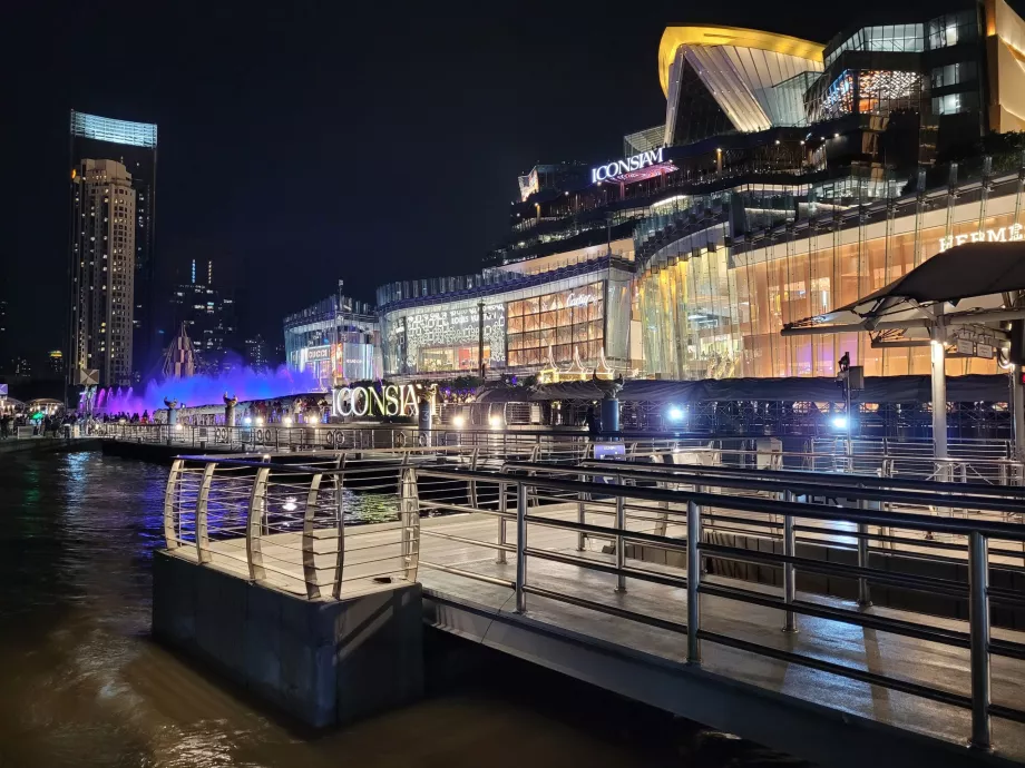 Fontän vid Iconsiam