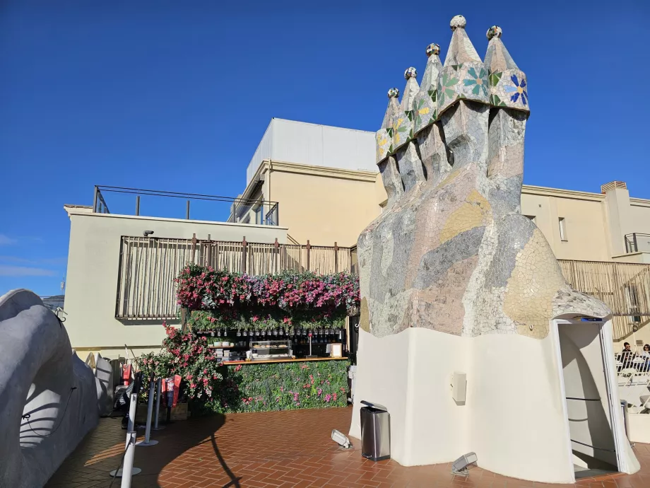 Terrass och bar, Casa Battlo på taket