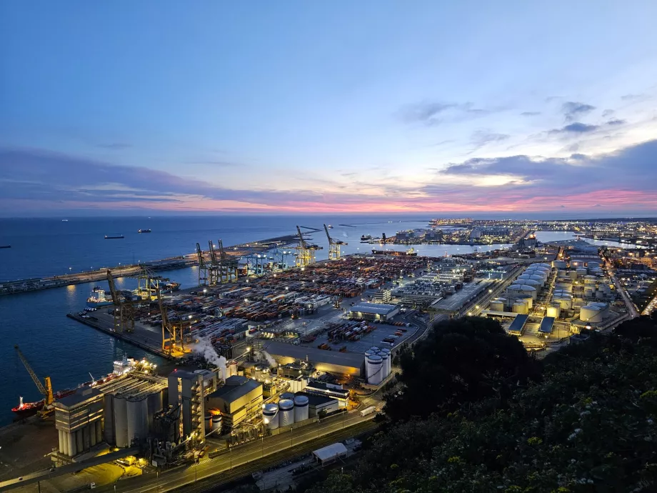 Utsikt över hamnen från Montjuic-kullen