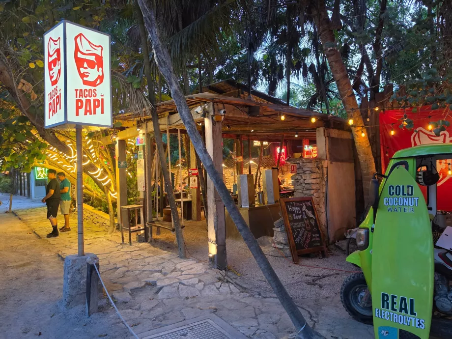 Tacos på huvudgatan i Tulum