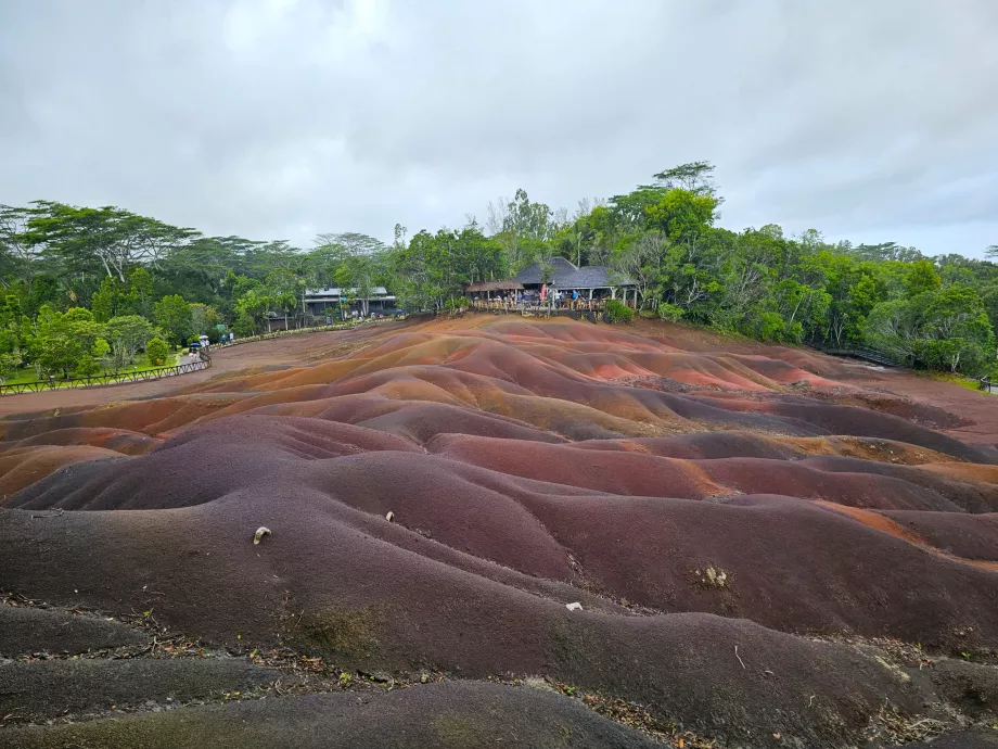 Norra färgade jorden, Chamarel