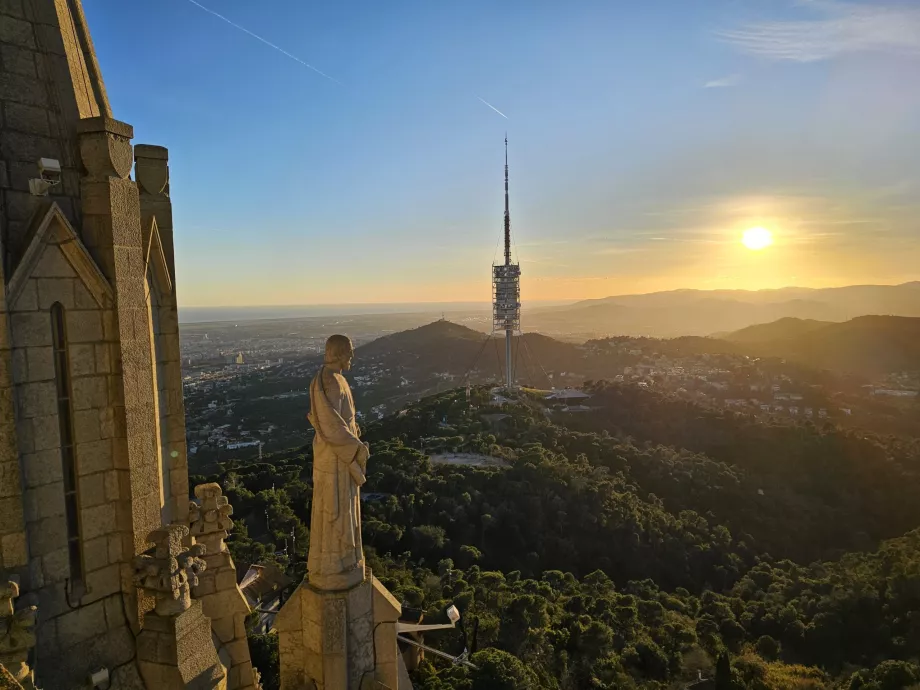 Utsikt från terrassen på Tibidabo-templet