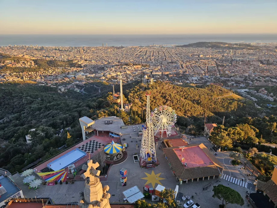 Utsikt från terrassen på Tibidabo-templet
