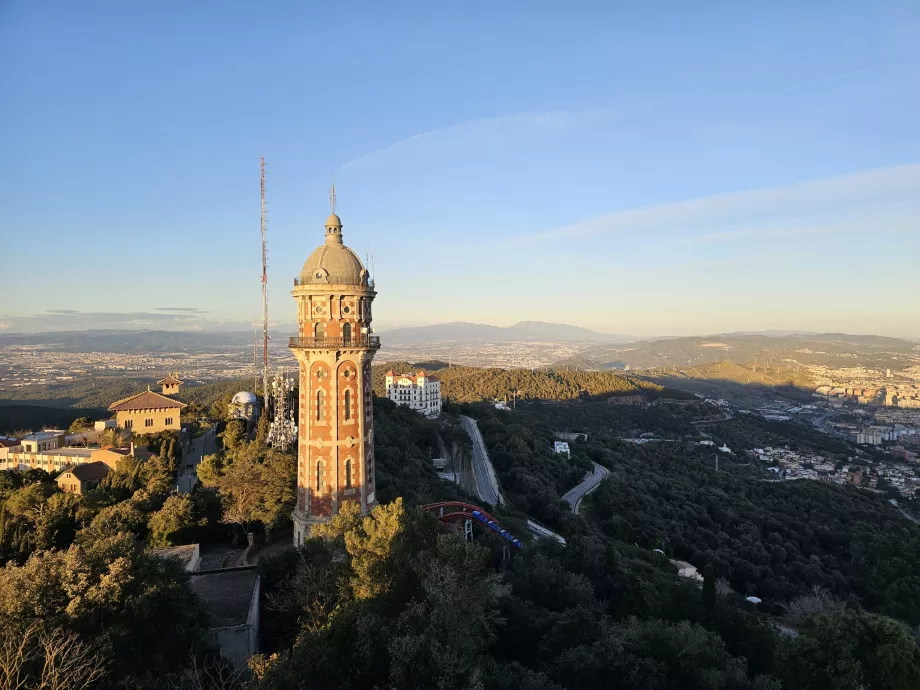 Utsikt från terrassen på Tibidabo-templet