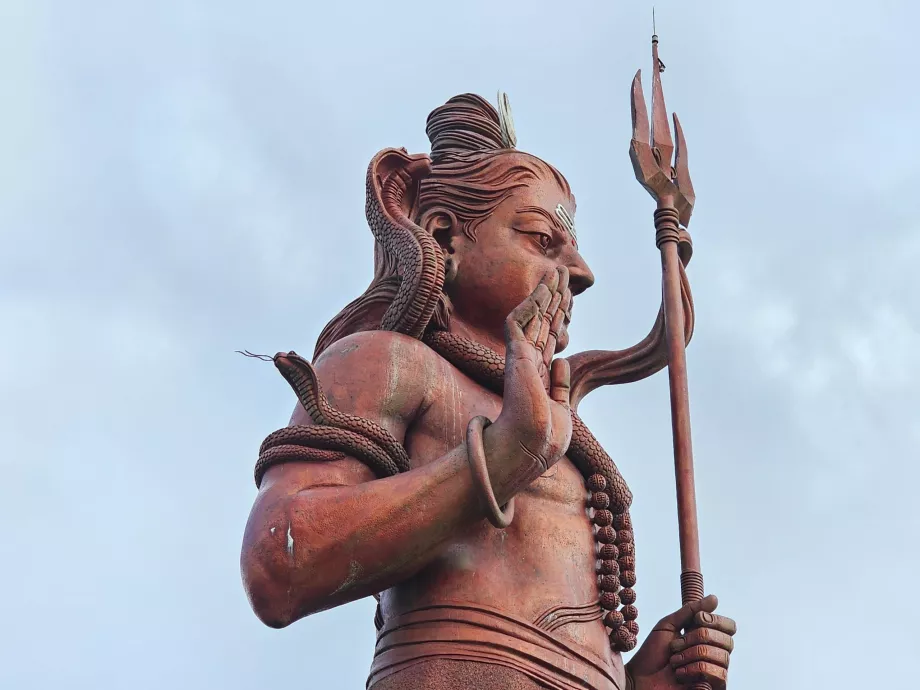 Statyer av Grand Bassin-templet