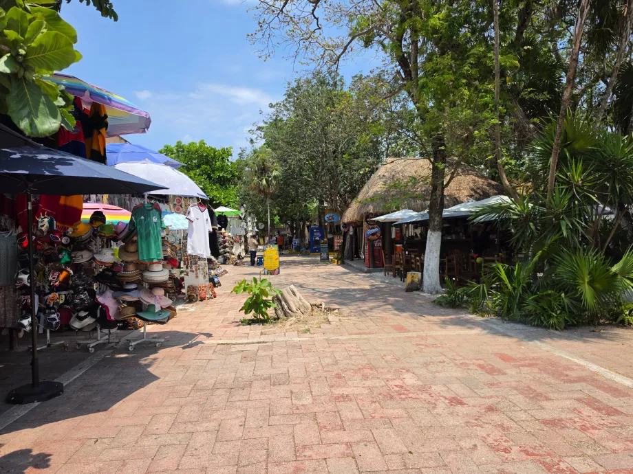 Arkeologiska utgrävningsplatsen i Tulum, souvenirbutiker
