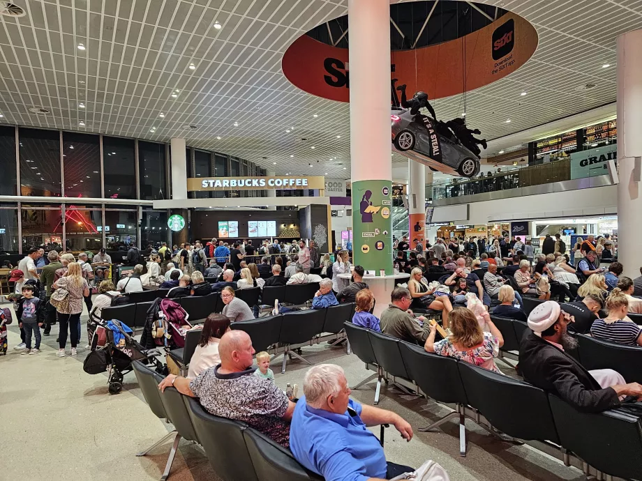Central väntsal på Terminal 1