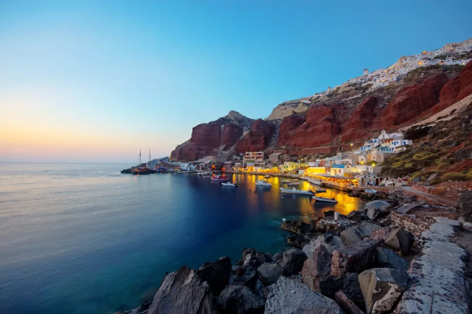 Ammoudi Bay vid solnedgången