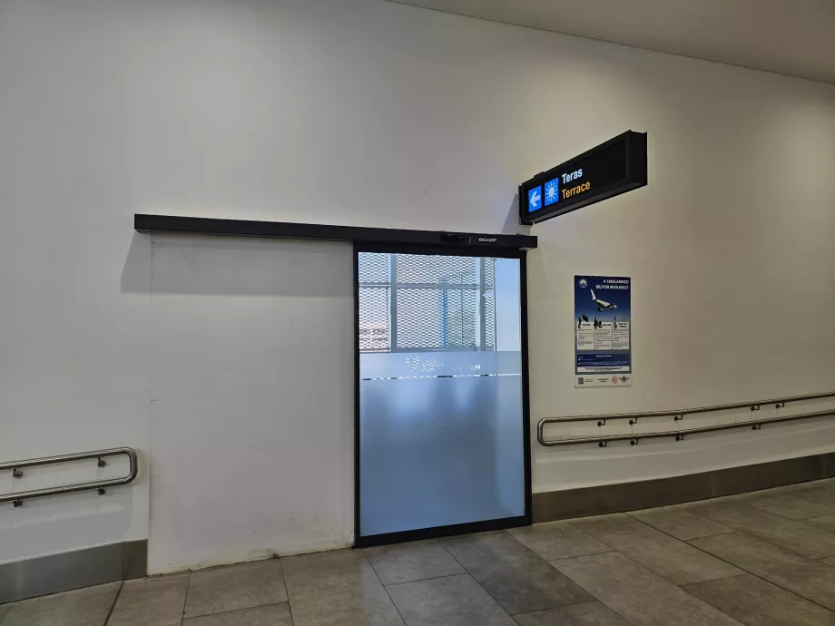 Rökbar terrass efter säkerhetskontroll