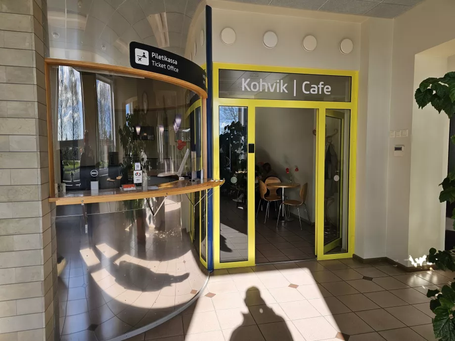 Café i den publika delen av terminalen