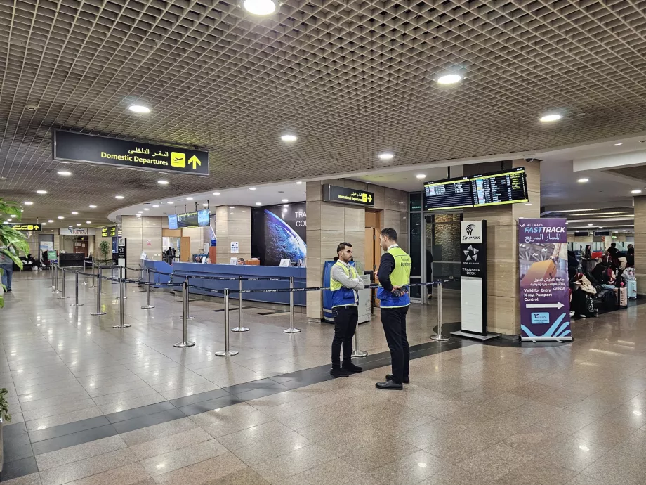 Anslutningar till inrikes- och utrikesflyg