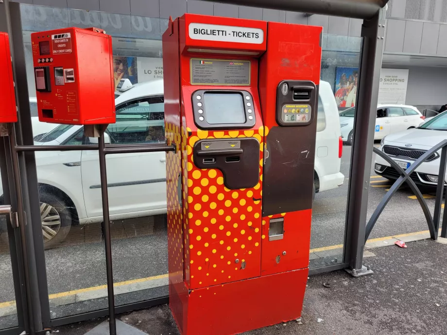 Biljettautomat hos transportföretaget i Bergamo