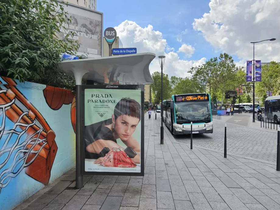 Busshållplats 350 vid Porte de la Chapelle