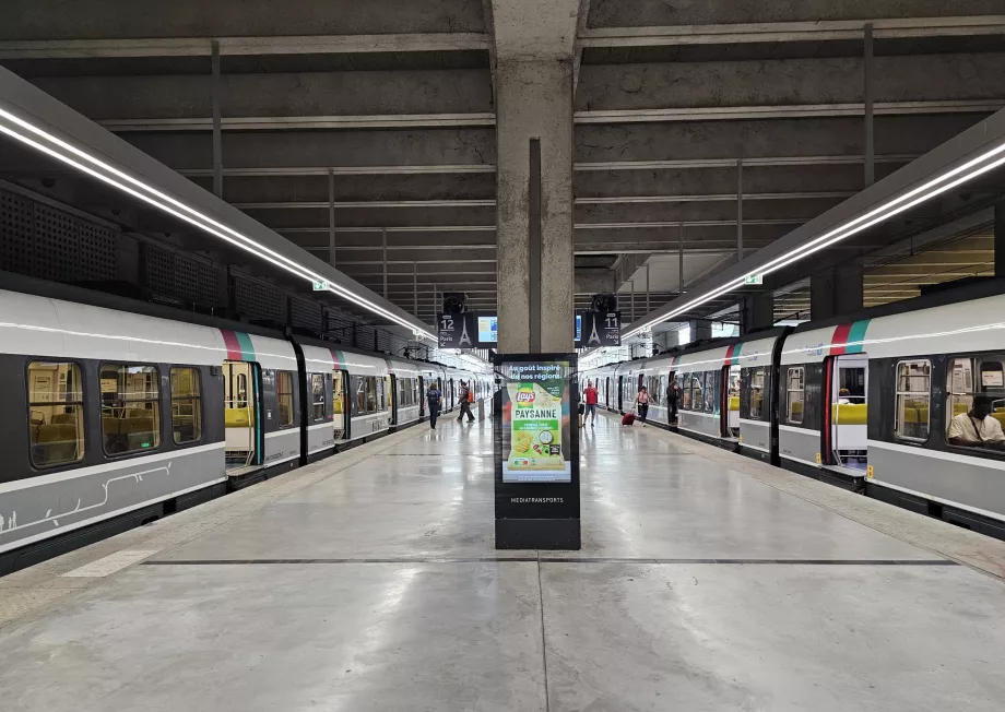 Plattformar för RER B-tåg - terminaler 2