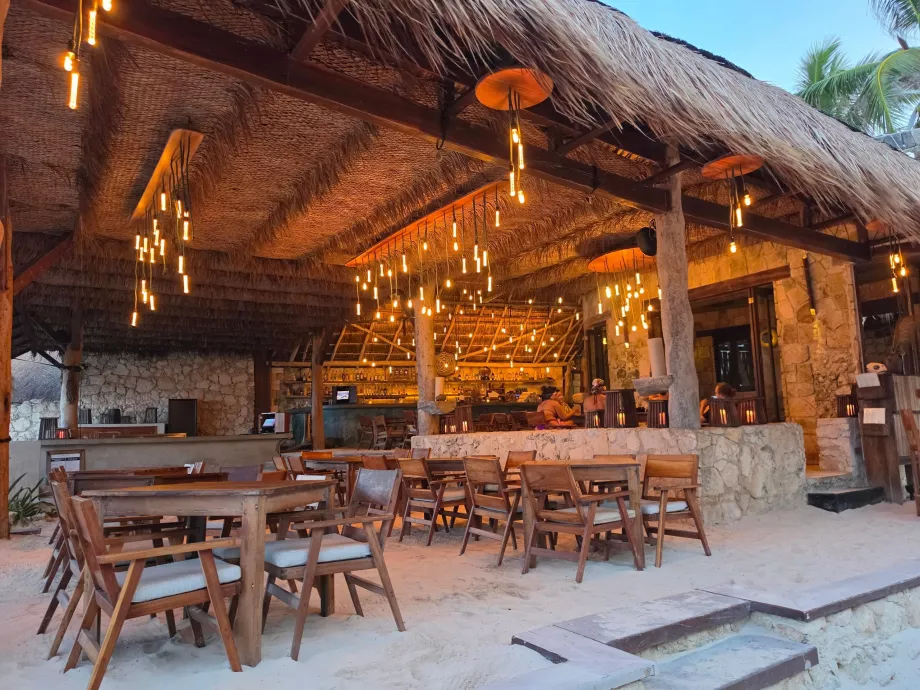 Restauranger längs huvudgatan