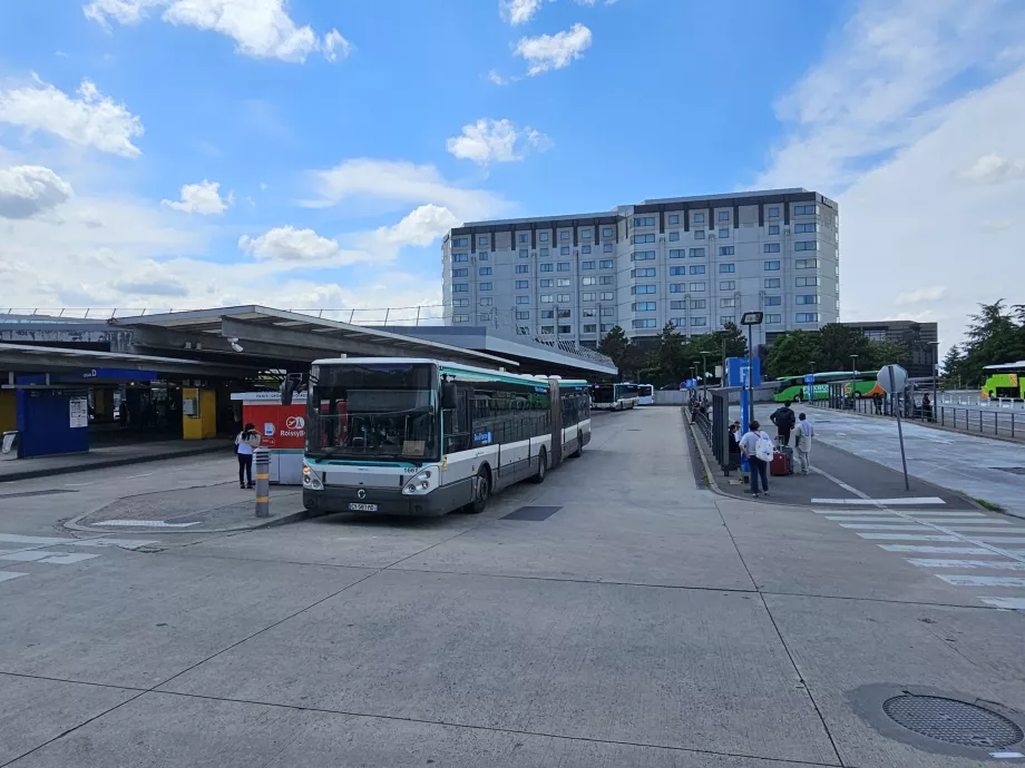 Bussar till centrala Paris (plattform E)