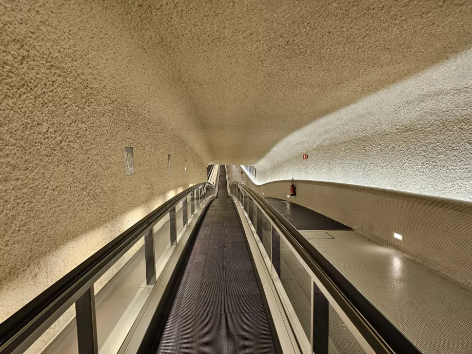 Korridorer från centralhallen till avgångsgaterna