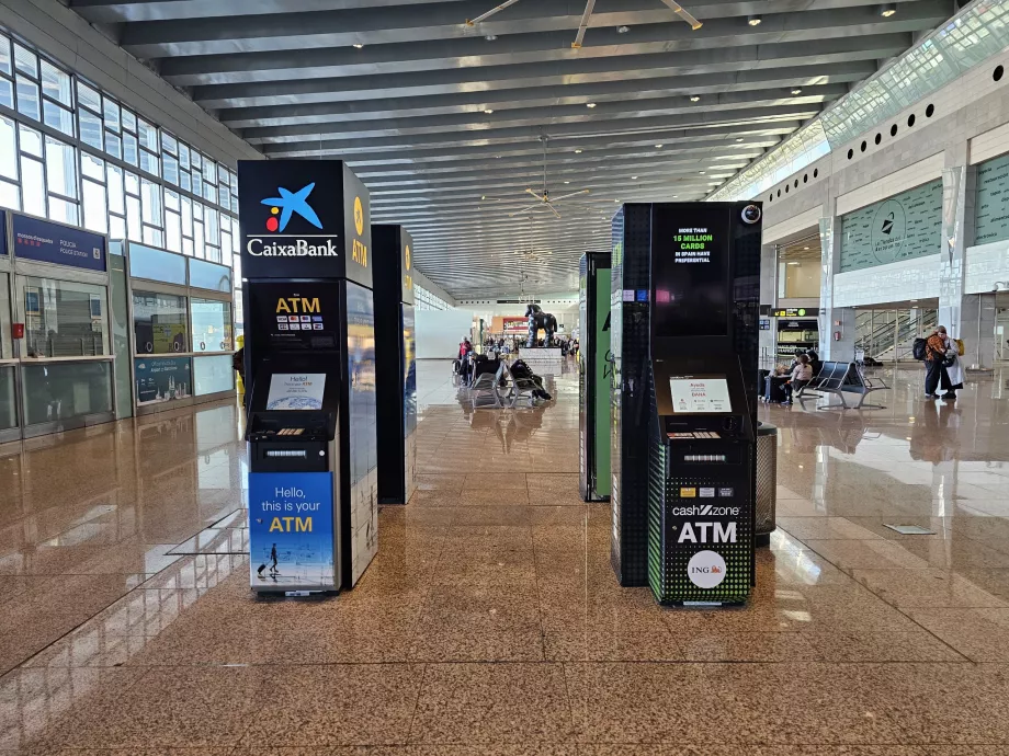 Uttagsautomater i Terminal 2