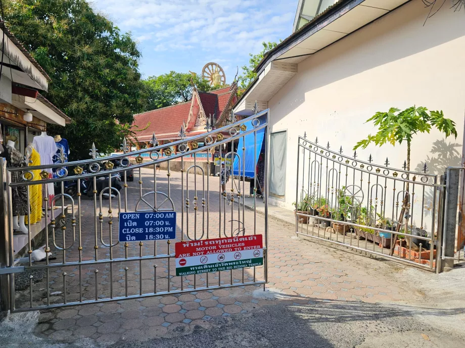 Wat Phra Yai, öppettider