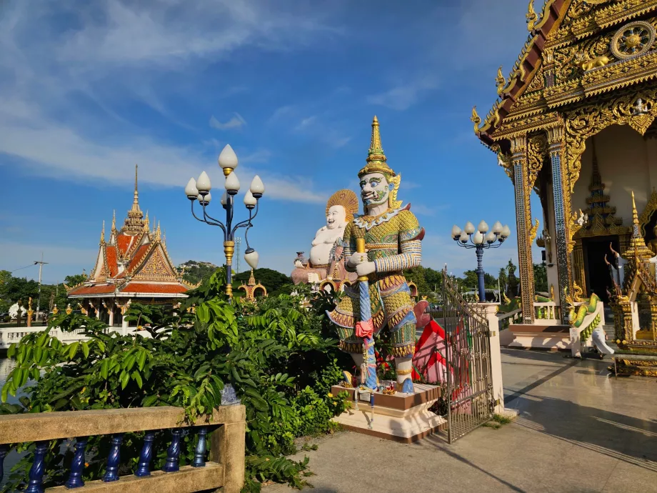 Wat Plai Laem