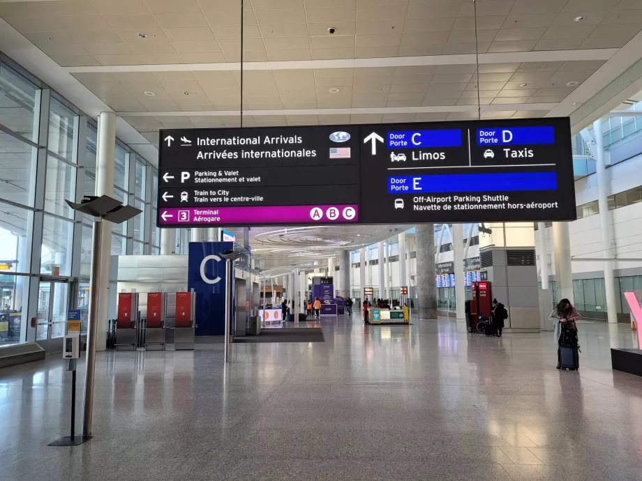 Skyltning på flygplatsen