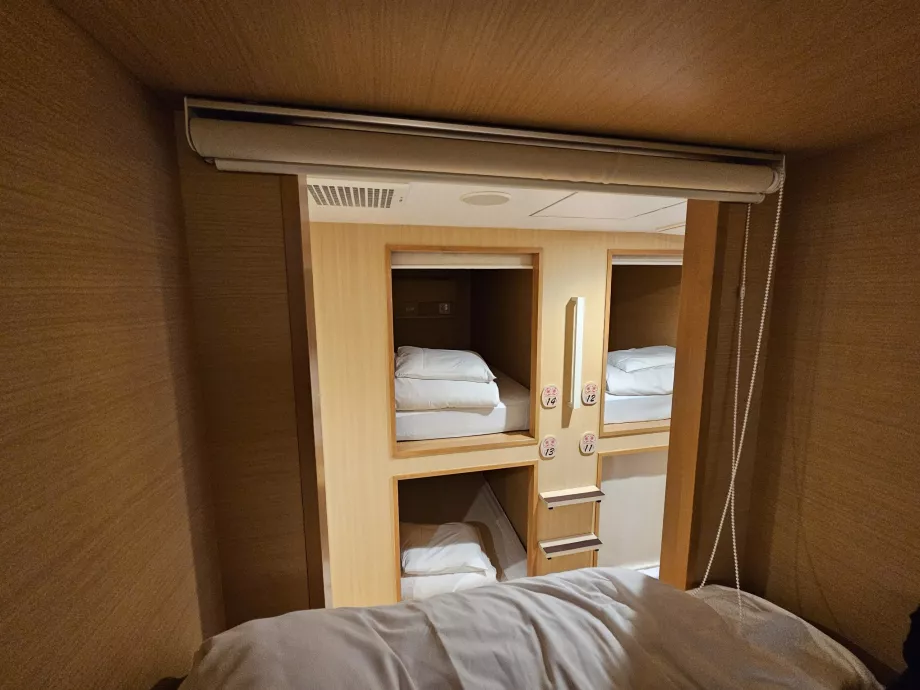 Kapsel med öppen rulle