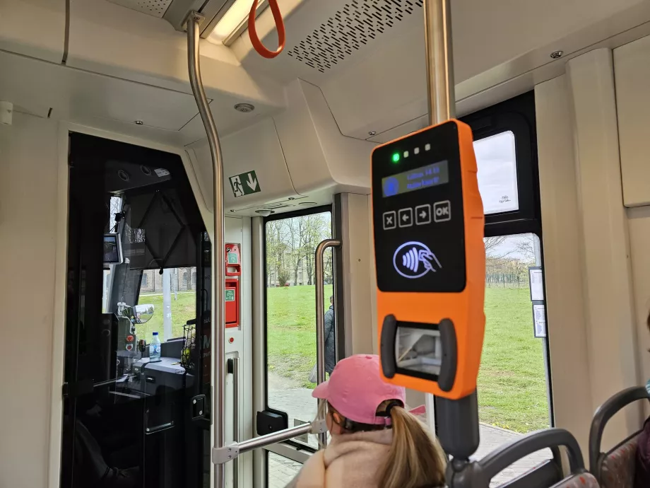 Validator vid första dörren för inläsning av QR-koder