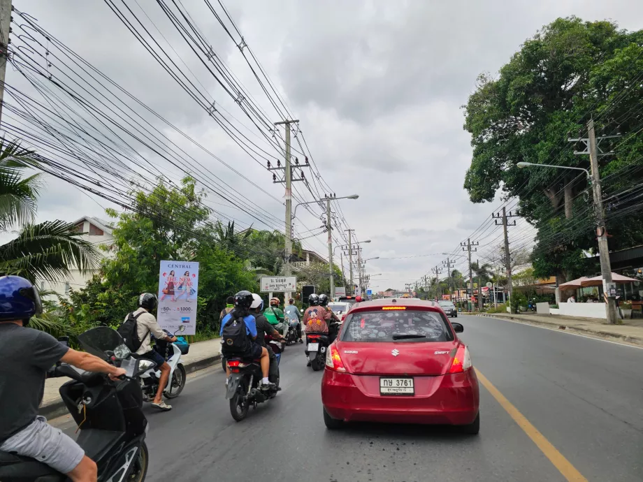 Trafik på huvudvägen runt ön